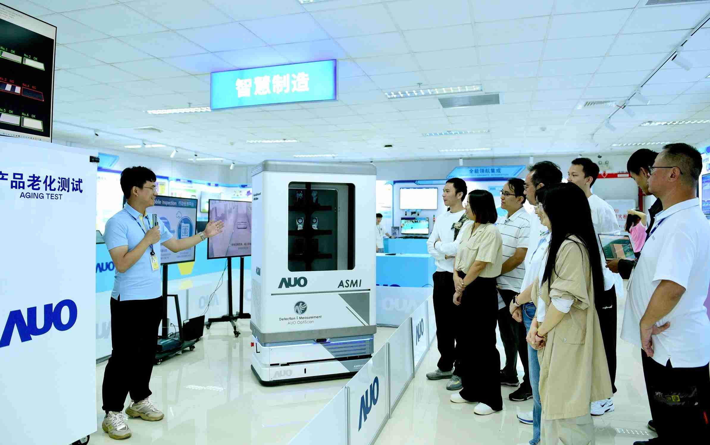 尊龙集团厦门将5G+ABC技术串联生产管理全流程，，打通研发、、、、采购、、、、生管、、制程、、、、设备、、、质量等产品全生命周期制造流程，，，完成数字化设计、、智慧供应链、、、智能座舱、、全流程设备管理、、数据驱动优化、、、、智慧在线检测、、智慧品管等自适应生产模式升级